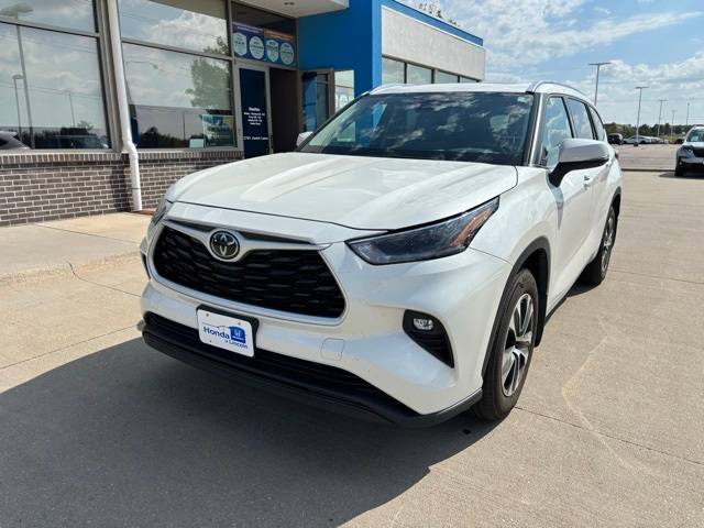 2021 Toyota Highlander XLE — SUV — 17,486 mi — Lincoln, NE