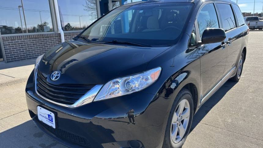 2017 Toyota Sienna LE — Minivan — 95,449 mi — Lincoln, NE