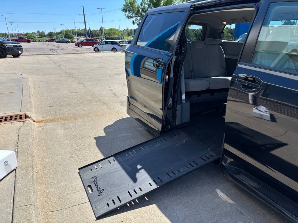 2018 Toyota Sienna LE — Minivan — 45,532 mi — Lincoln, NE