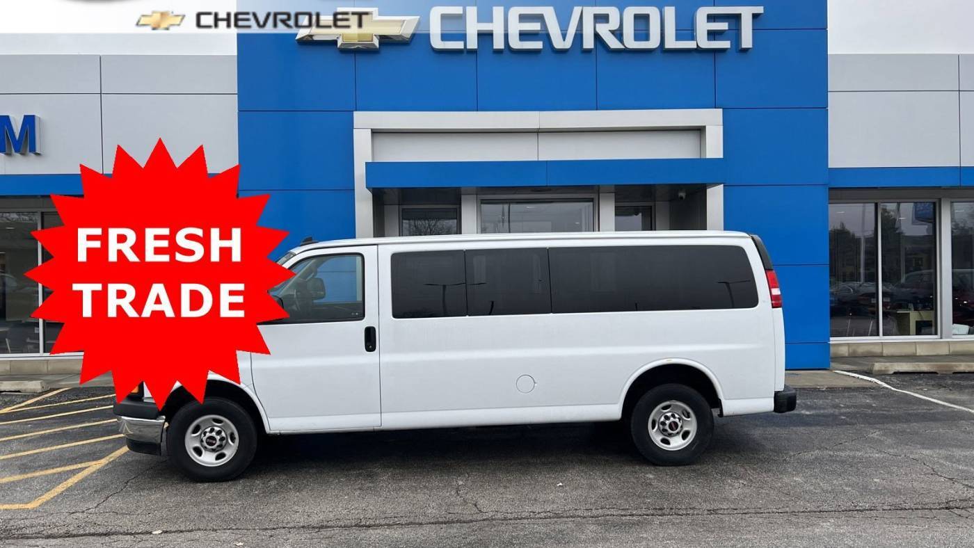 2023 GMC Savana Passenger LS — Passenger Van — 45,580 mi — Roselle, IL
