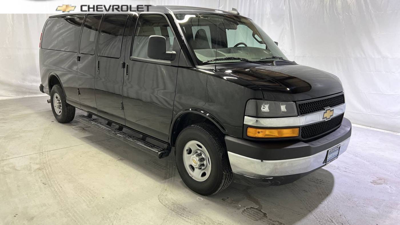 2024 Chevrolet Express Passenger LT — Passenger Van — 4,930 mi — Roselle, IL