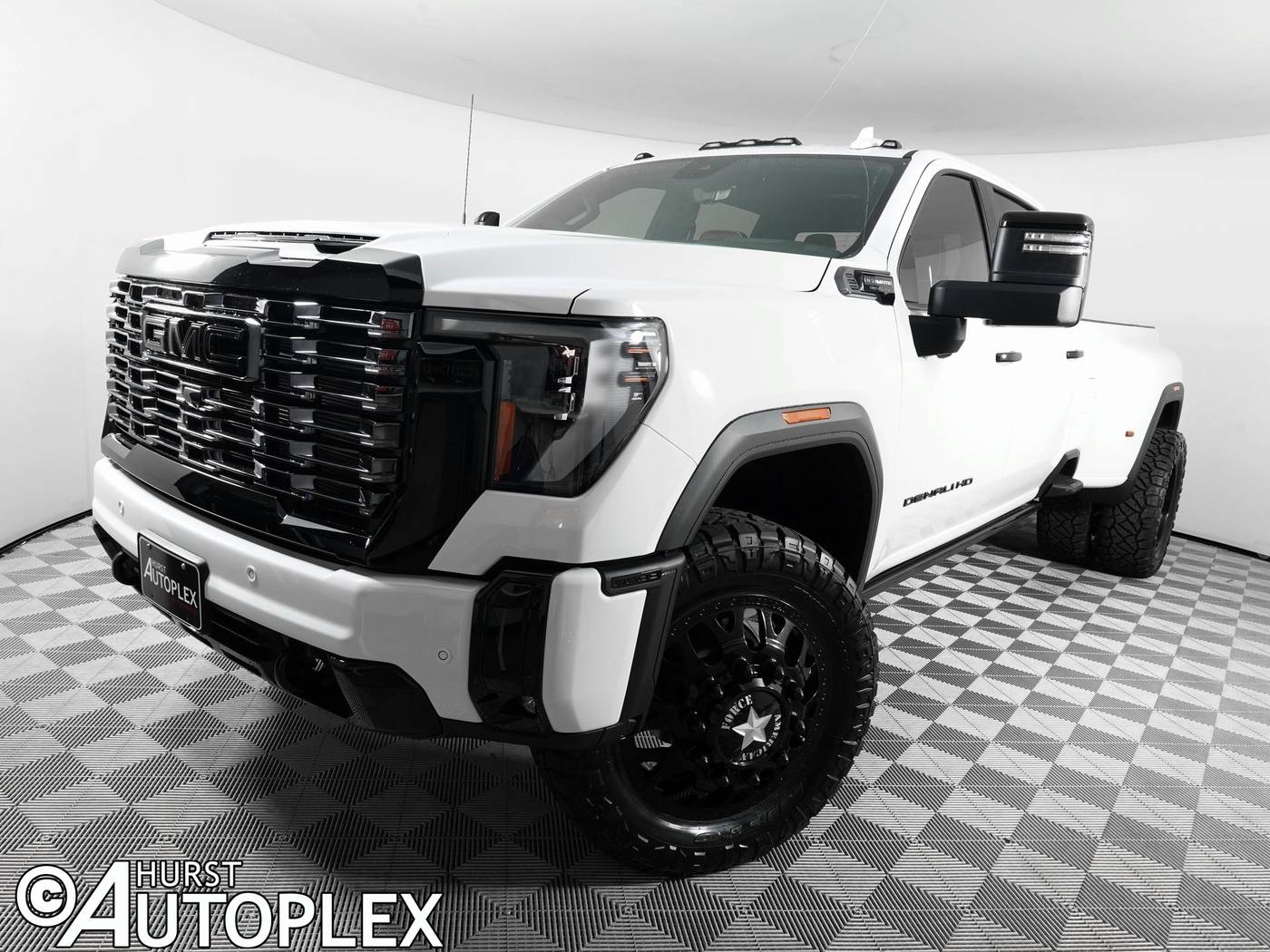 2025 GMC Sierra 3500HD Denali Ultimate — Pickup Truck — 152 mi — Hurst, TX