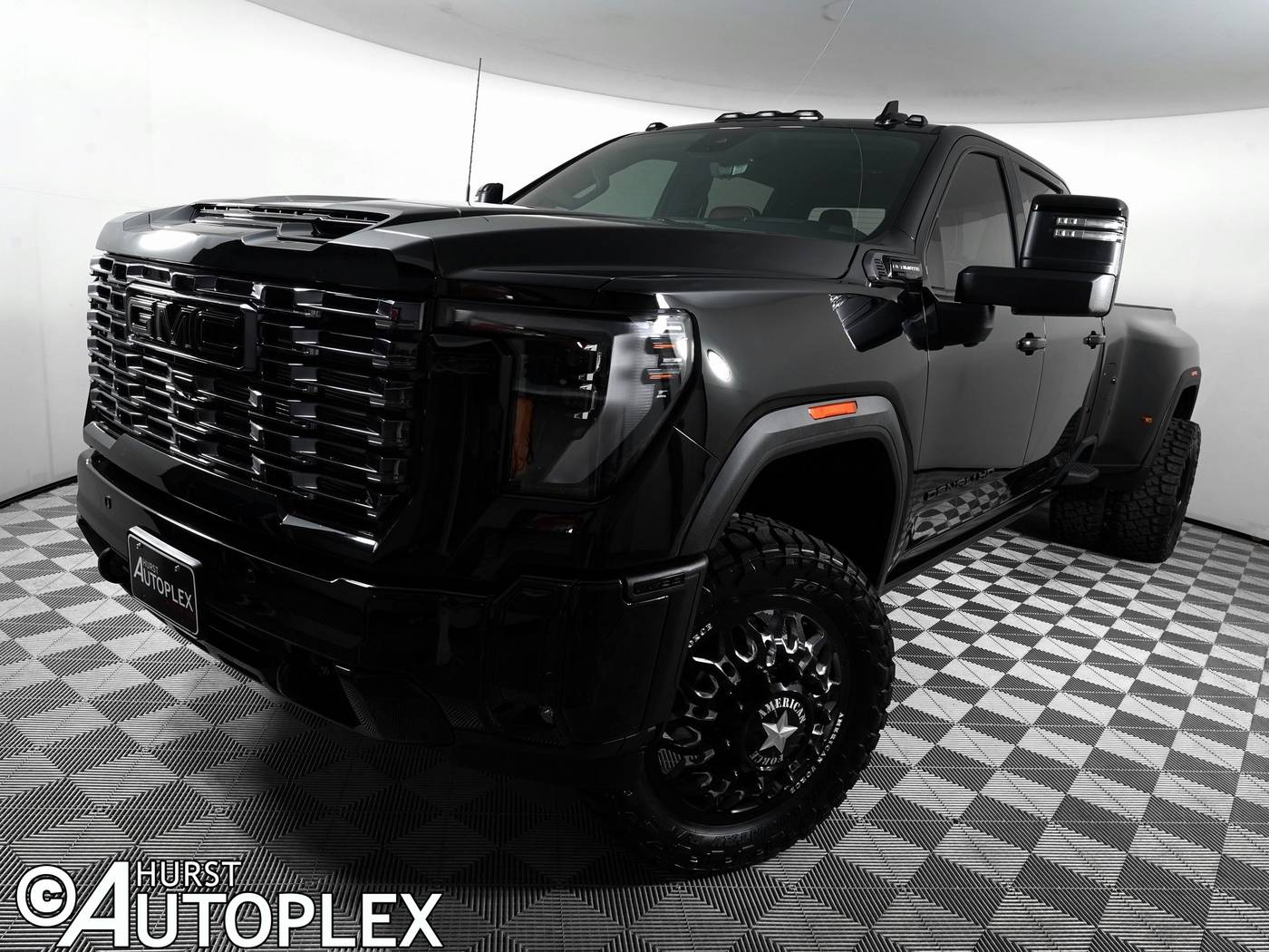 2025 GMC Sierra 3500HD Denali Ultimate — Pickup Truck — 319 mi — Hurst, TX