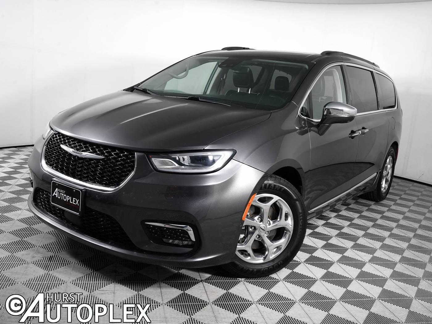 2022 Chrysler Pacifica Limited — Minivan — 82,815 mi — Hurst, TX