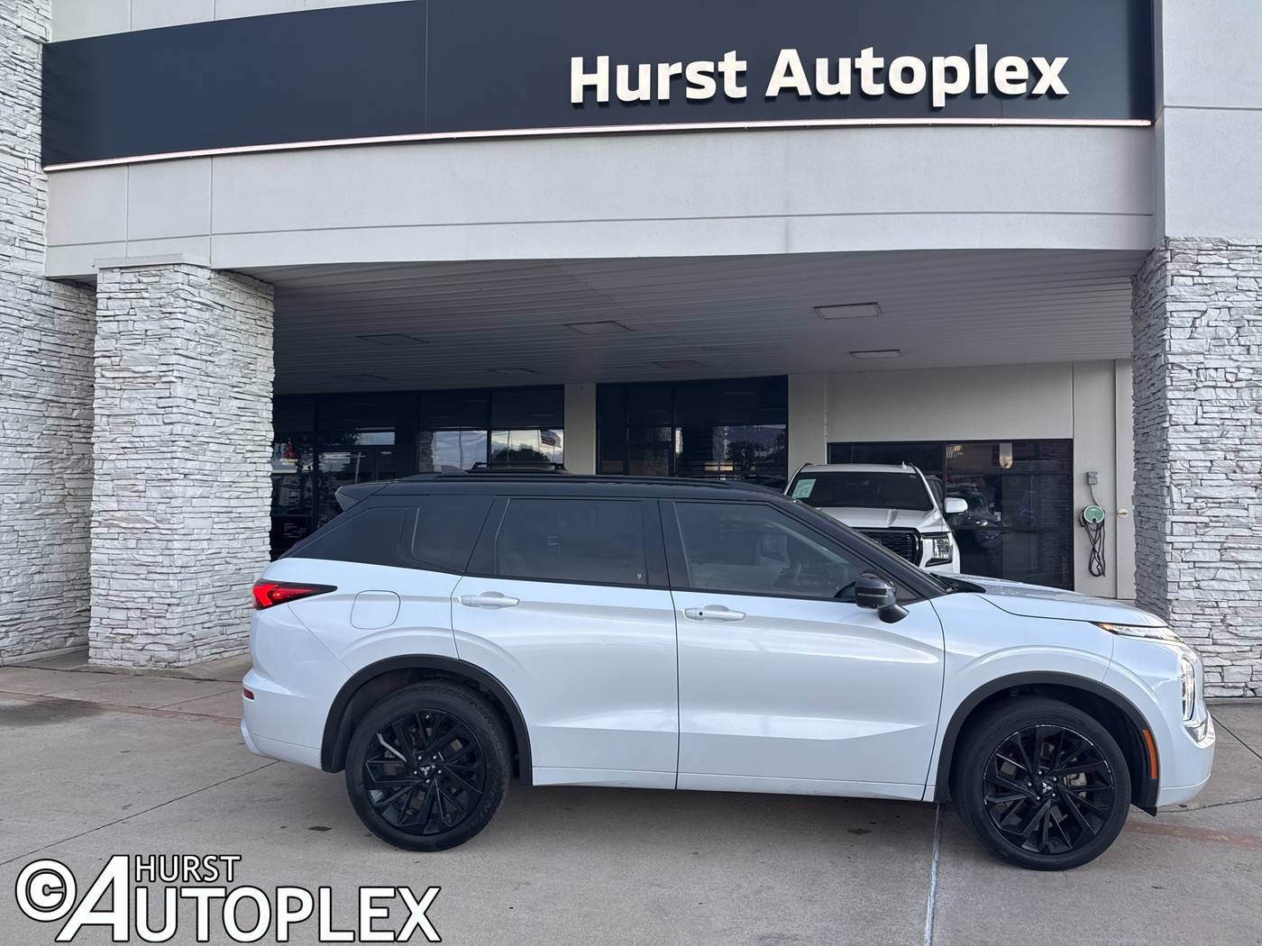 2023 Mitsubishi Outlander SEL — SUV — 68,380 mi — Hurst, TX