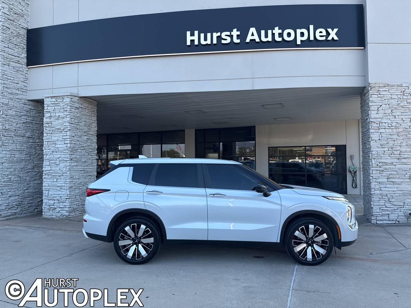 2024 Mitsubishi Outlander SE Black Edition — SUV — 29,130 mi — Hurst, TX