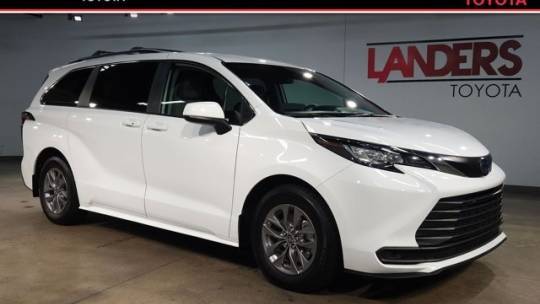 2022 Toyota Sienna LE — Minivan — 55,585 mi — Little Rock, AR