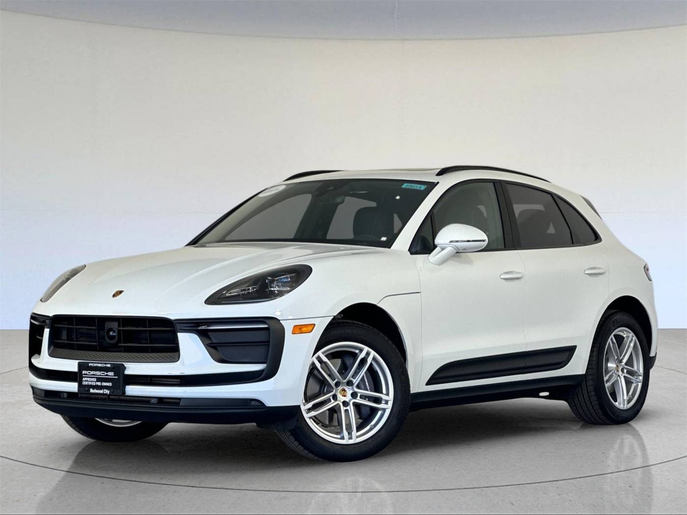 2025 Porsche Macan T
