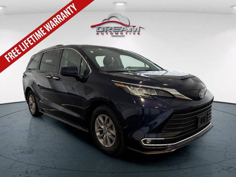 2023 Toyota Sienna XLE — Minivan — 45,565 mi — Kansas City, KS