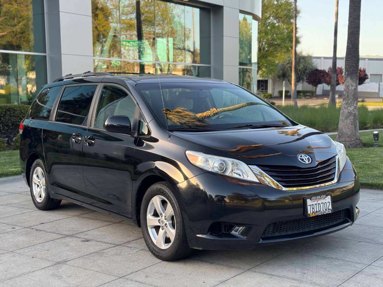 2013 Toyota Sienna LE — Minivan — 121,460 mi — San Jose, CA