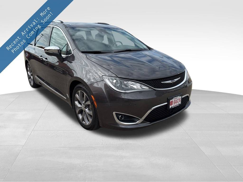 2019 Chrysler Pacifica Limited — Minivan — 110,183 mi — Dubuque, IA