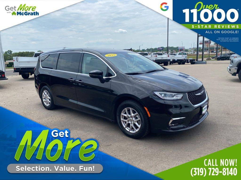 2023 Chrysler Pacifica Touring L — Minivan — 53,355 mi — Dubuque, IA