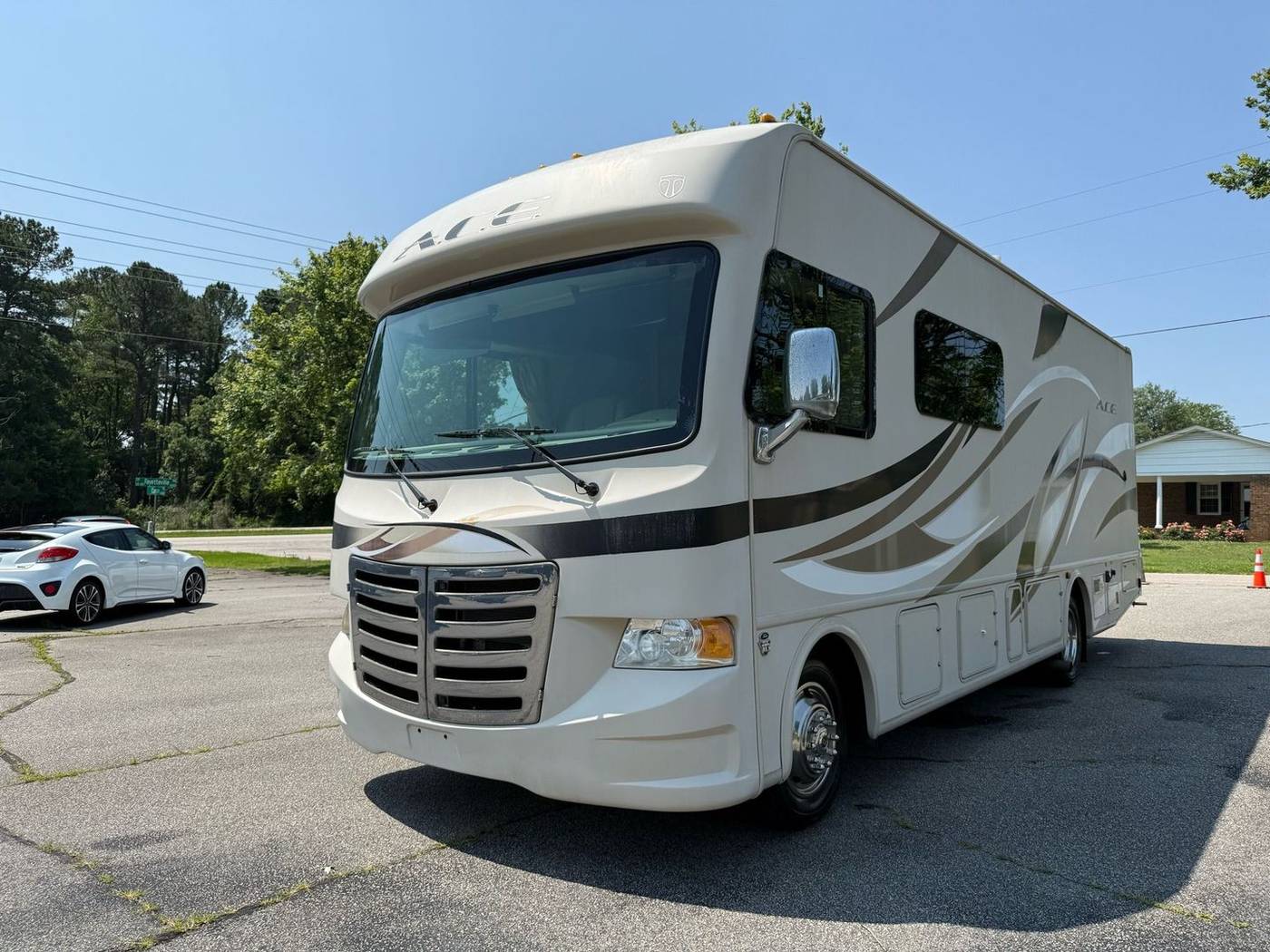 2014 Ford Super Duty F-53 Motorhome Base — Chassis Cab Truck — 27,500 mi — Fuquay-Varina, NC