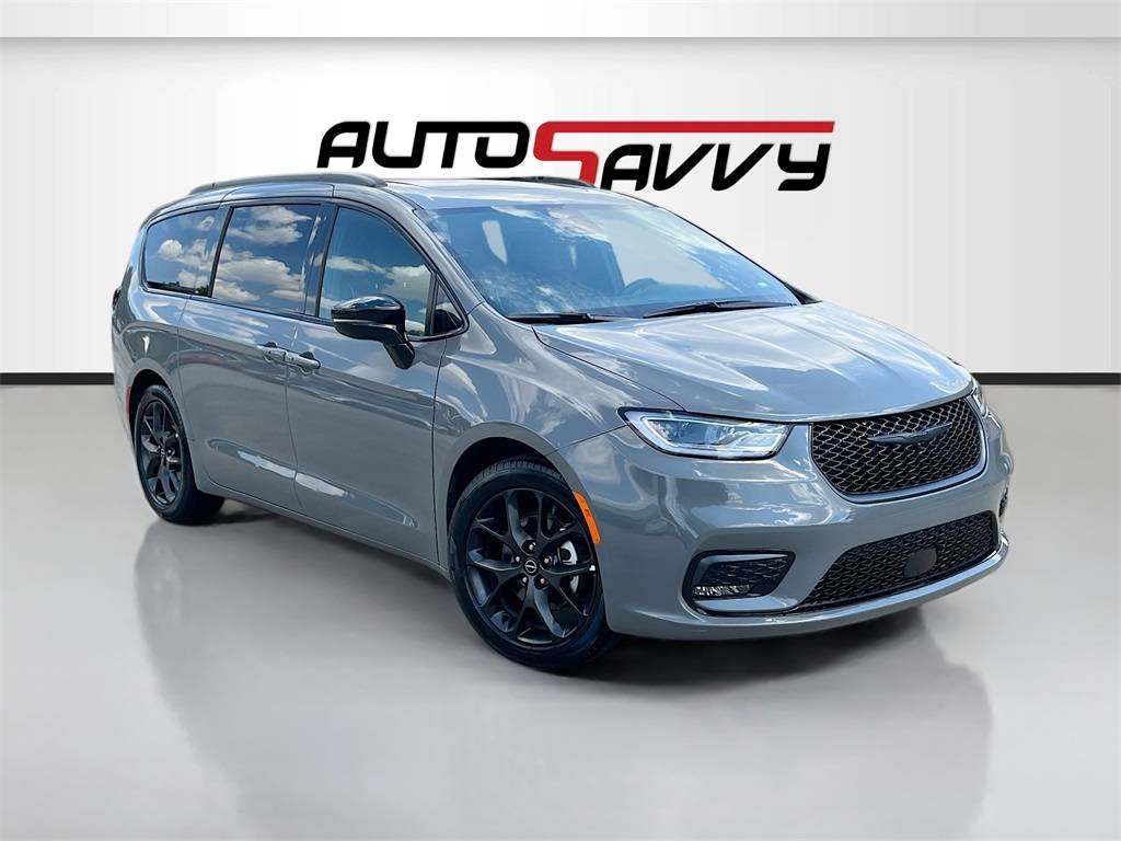 2025 Chrysler Pacifica Limited — Minivan — 6,734 mi — Fort Worth, TX