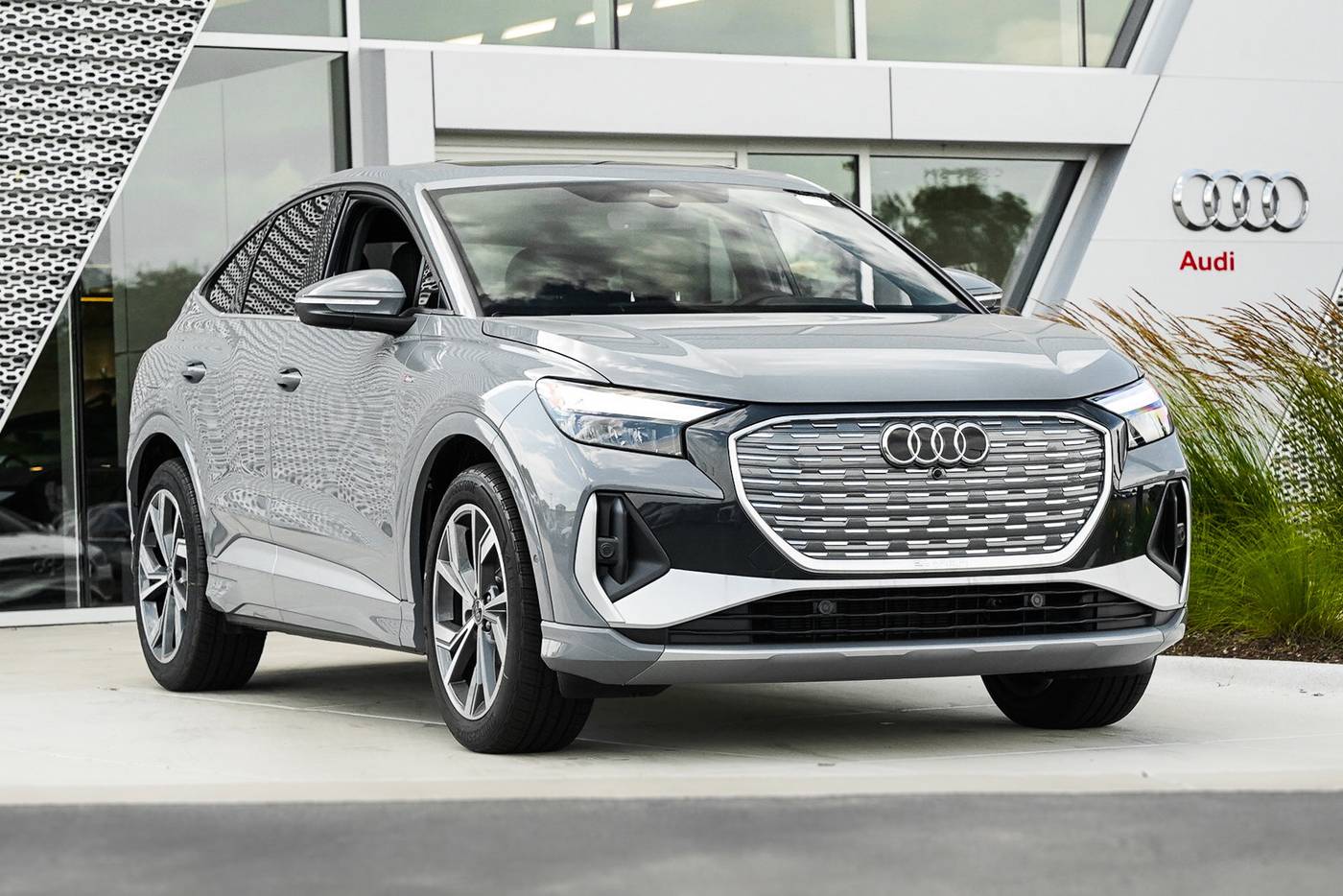 2024 Audi Q4 e-tron Premium Plus — SUV — 1,679 mi — St. Charles, IL