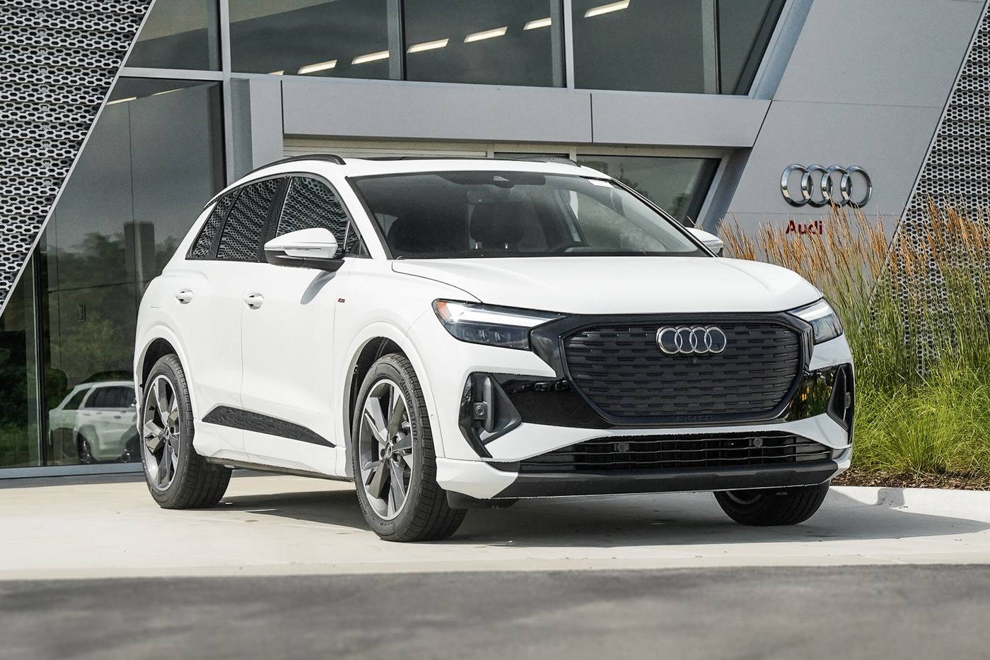 2024 Audi Q4 e-tron Premium Plus — SUV — 1,993 mi — St. Charles, IL