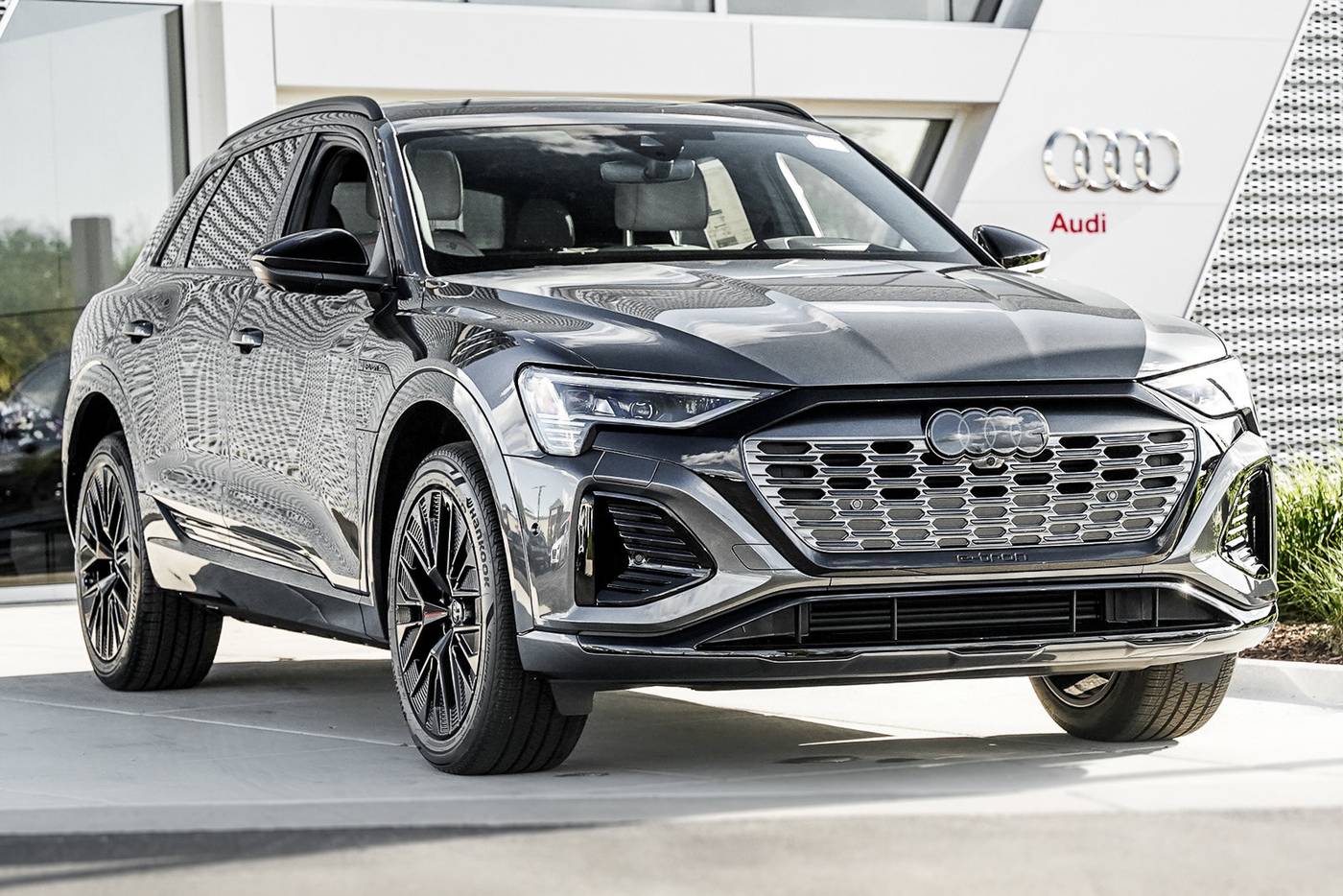 2024 Audi Q8 e-tron Prestige — SUV — 5,936 mi — St. Charles, IL