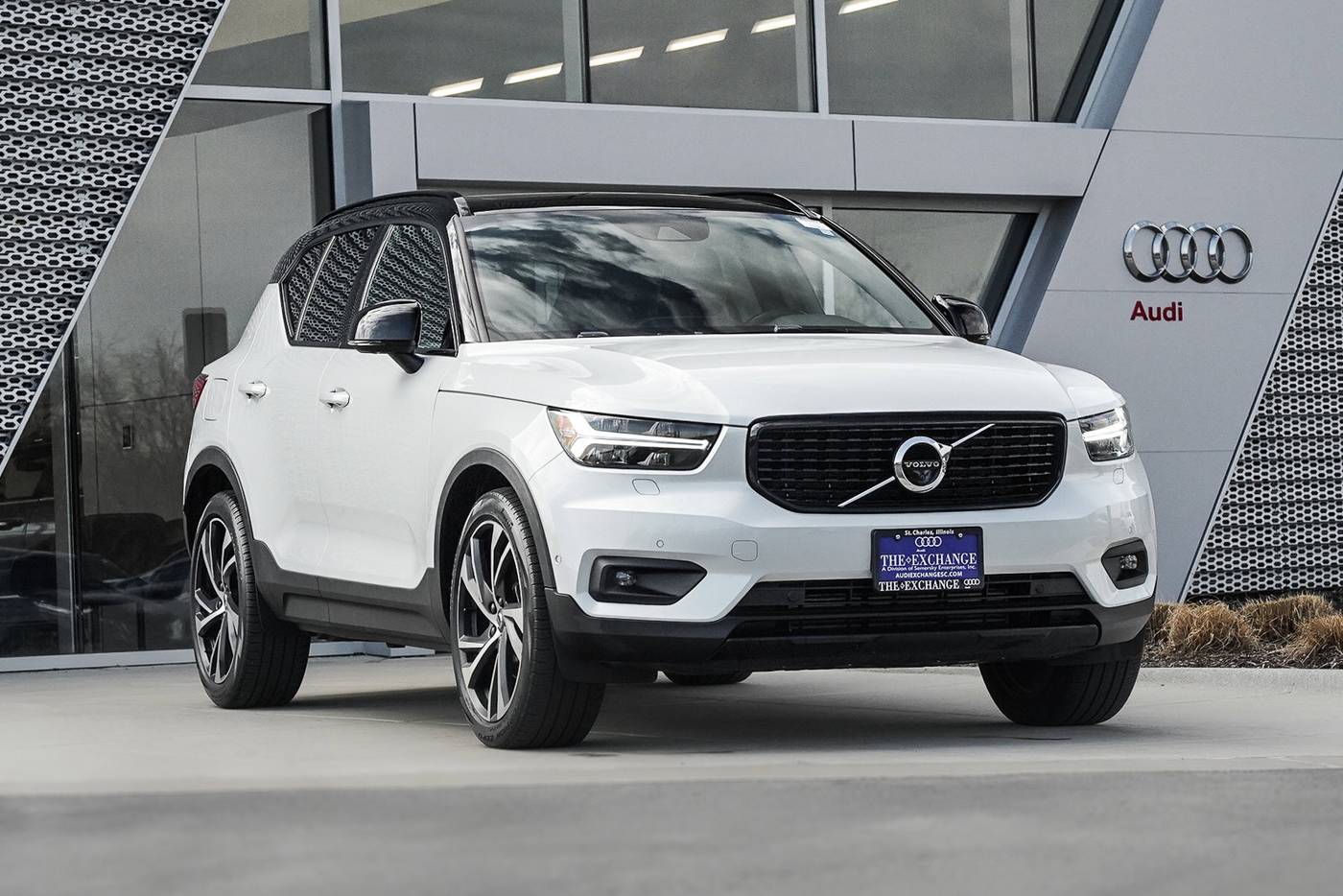 2021 Volvo XC40 R-Design — SUV — 20,680 mi — St. Charles, IL