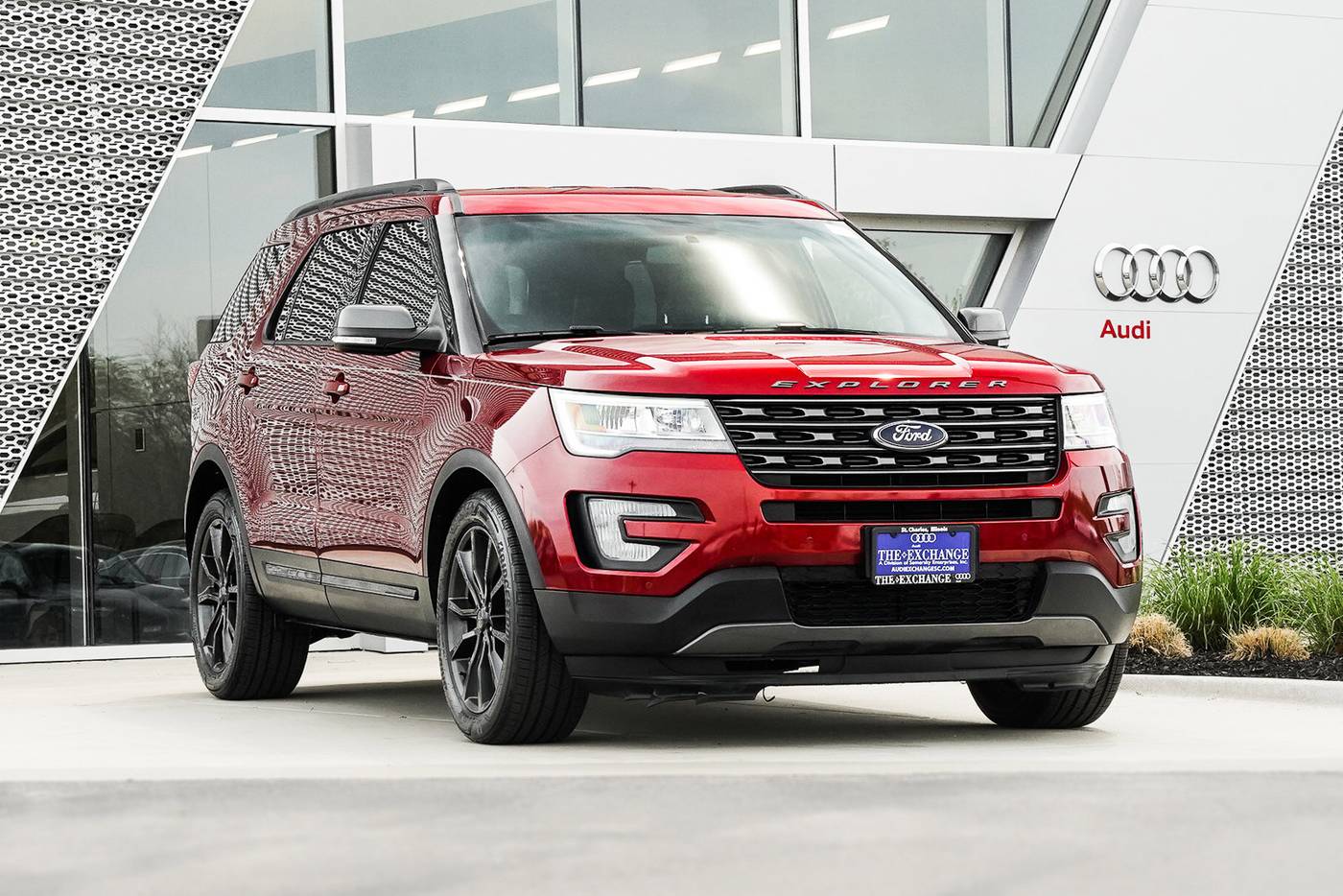 2017 Ford Explorer XLT — SUV — 95,539 mi — St. Charles, IL