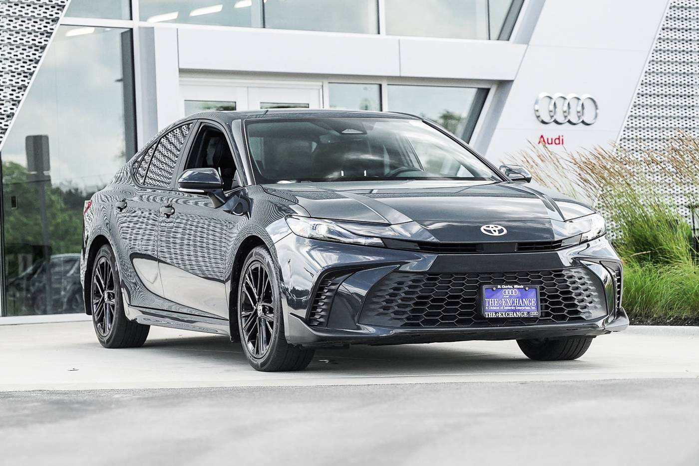 2025 Toyota Camry SE — Sedan — 15,780 mi — St. Charles, IL