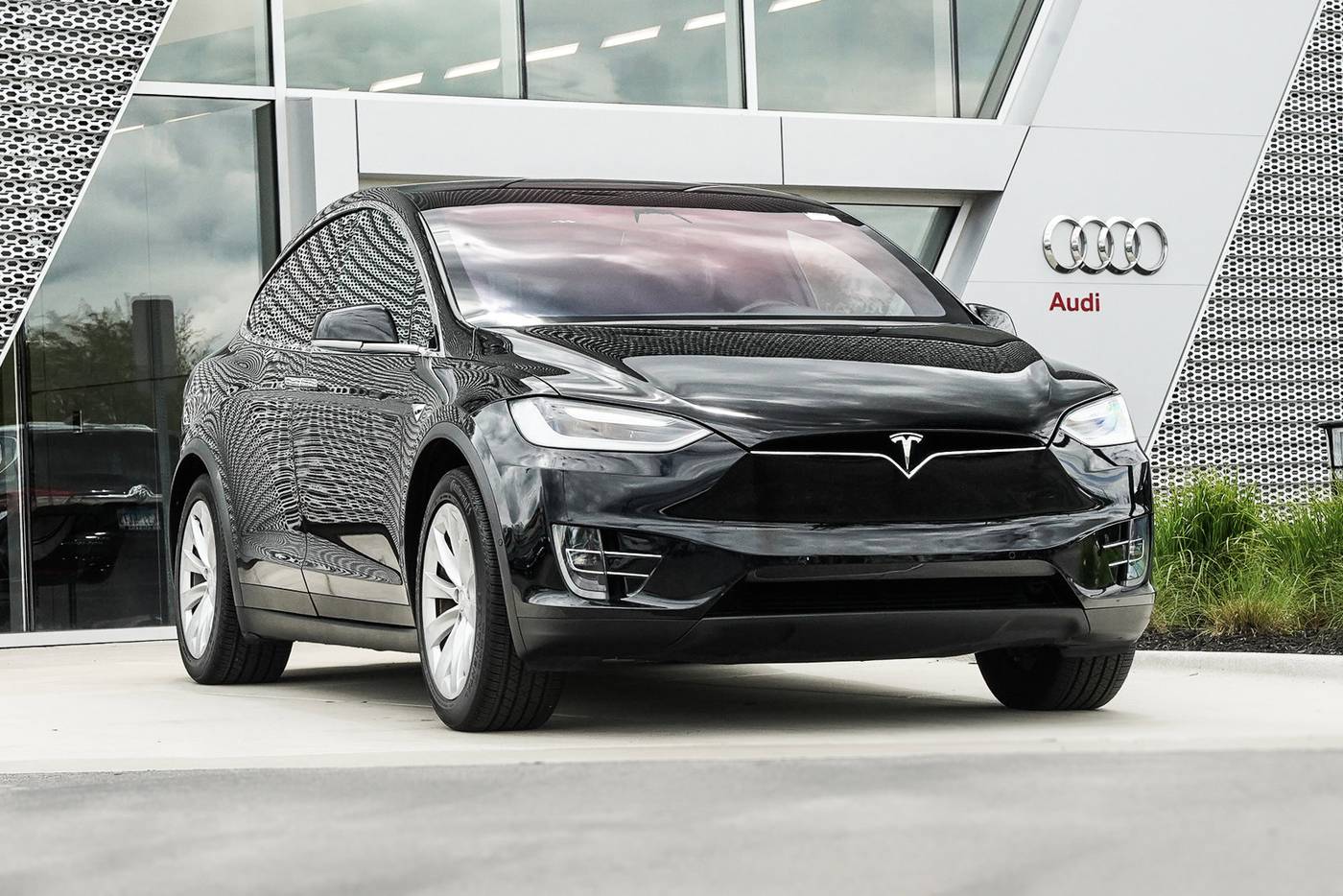 2017 Tesla Model X 75D — SUV — 122,689 mi — St. Charles, IL