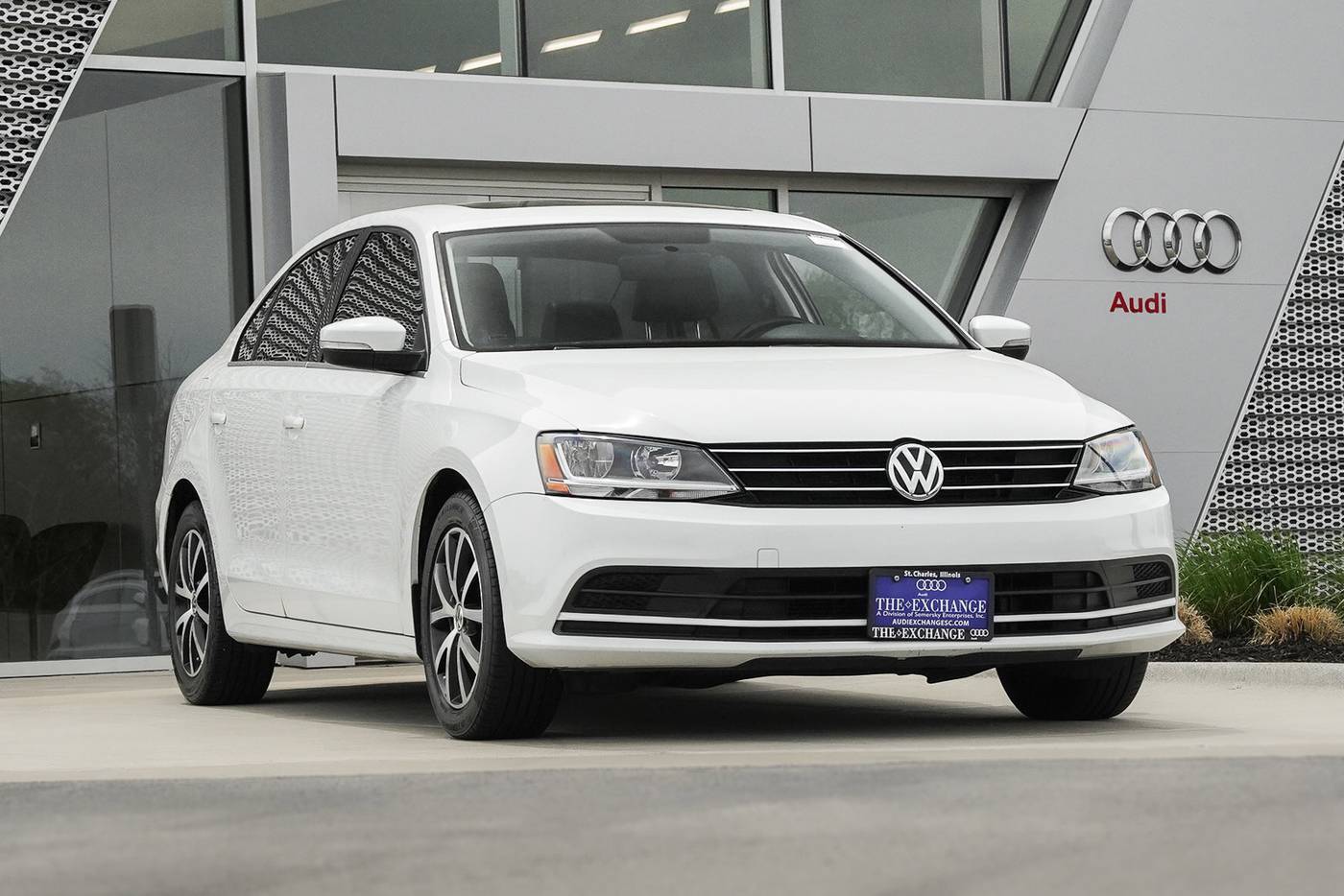 2017 Volkswagen Jetta 1.4T SE — Sedan — 125,176 mi — St. Charles, IL