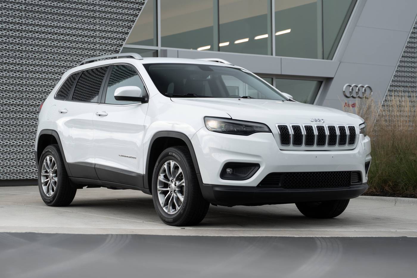 2019 Jeep Cherokee Latitude Plus — SUV — 100,235 mi — St. Charles, IL
