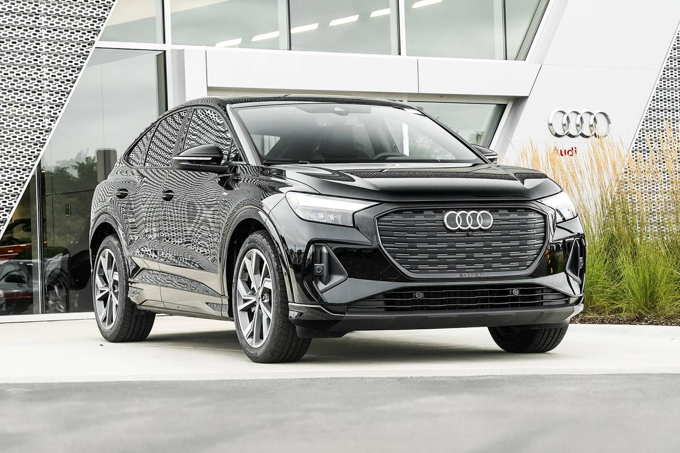 2024 Audi Q4 e-tron Premium Plus — SUV — 1,505 mi — St. Charles, IL