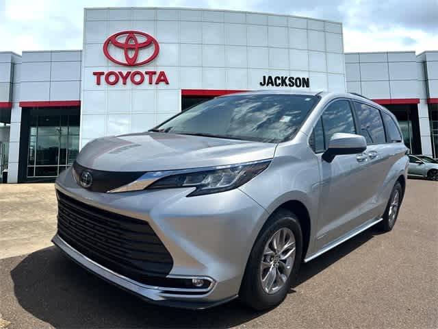 2021 Toyota Sienna XLE — Minivan — 32,689 mi — Jackson, MS