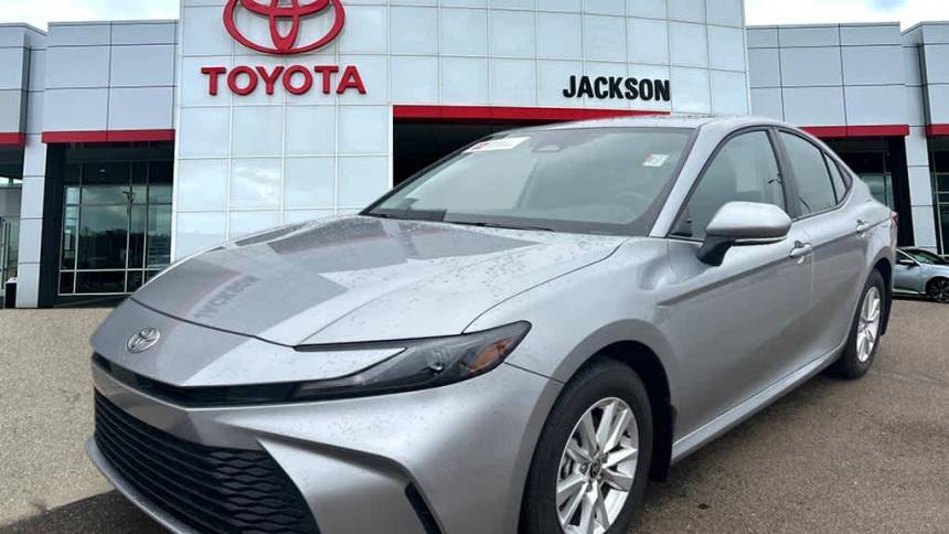 2025 Toyota Camry LE — Sedan — 8,412 mi — Jackson, MS