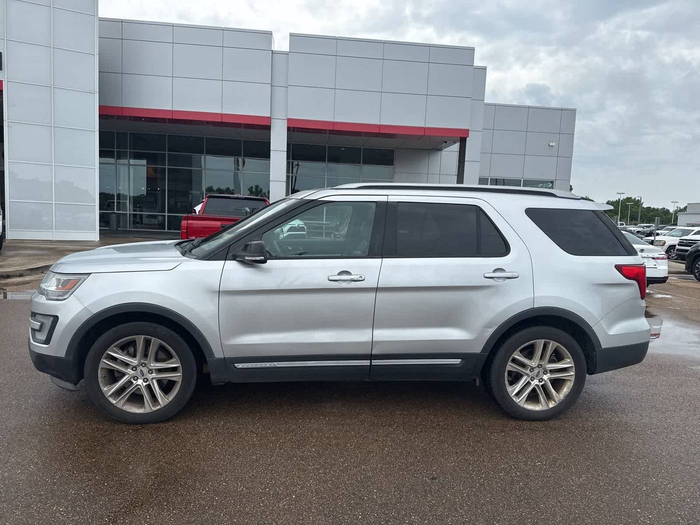 2016 Ford Explorer XLT — SUV — 97,206 mi — Jackson, MS