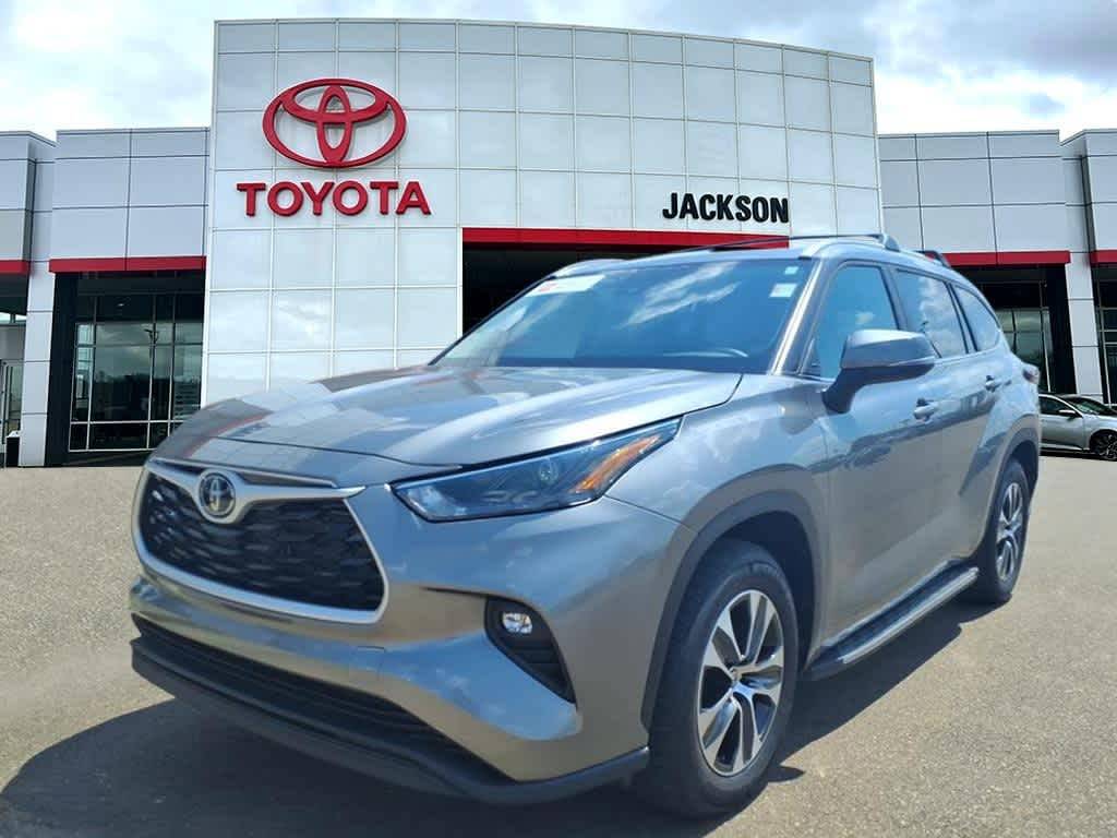 2025 Toyota Highlander XLE — SUV — 5,121 mi — Jackson, MS