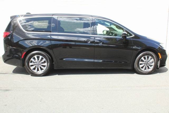 2025 Chrysler Pacifica Hybrid Select — Minivan — 3,132 mi — Falls Church, VA