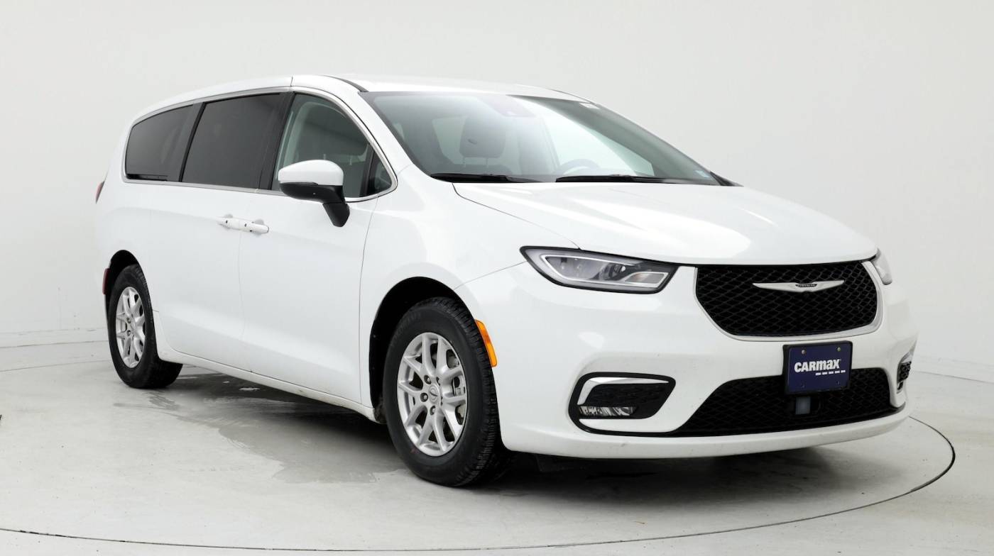 2023 Chrysler Pacifica Touring L — Minivan — 53,642 mi — Amherst, NY