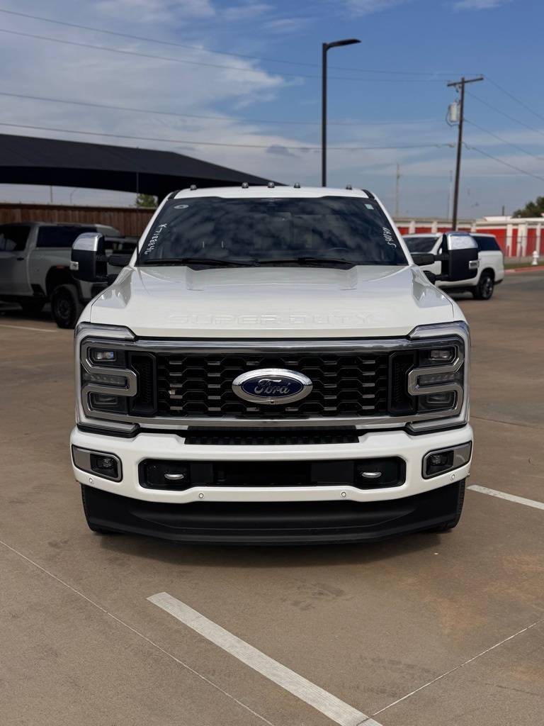 2023 Ford Super Duty F-350 Platinum — Pickup Truck — 32,945 mi — Lewisville, TX