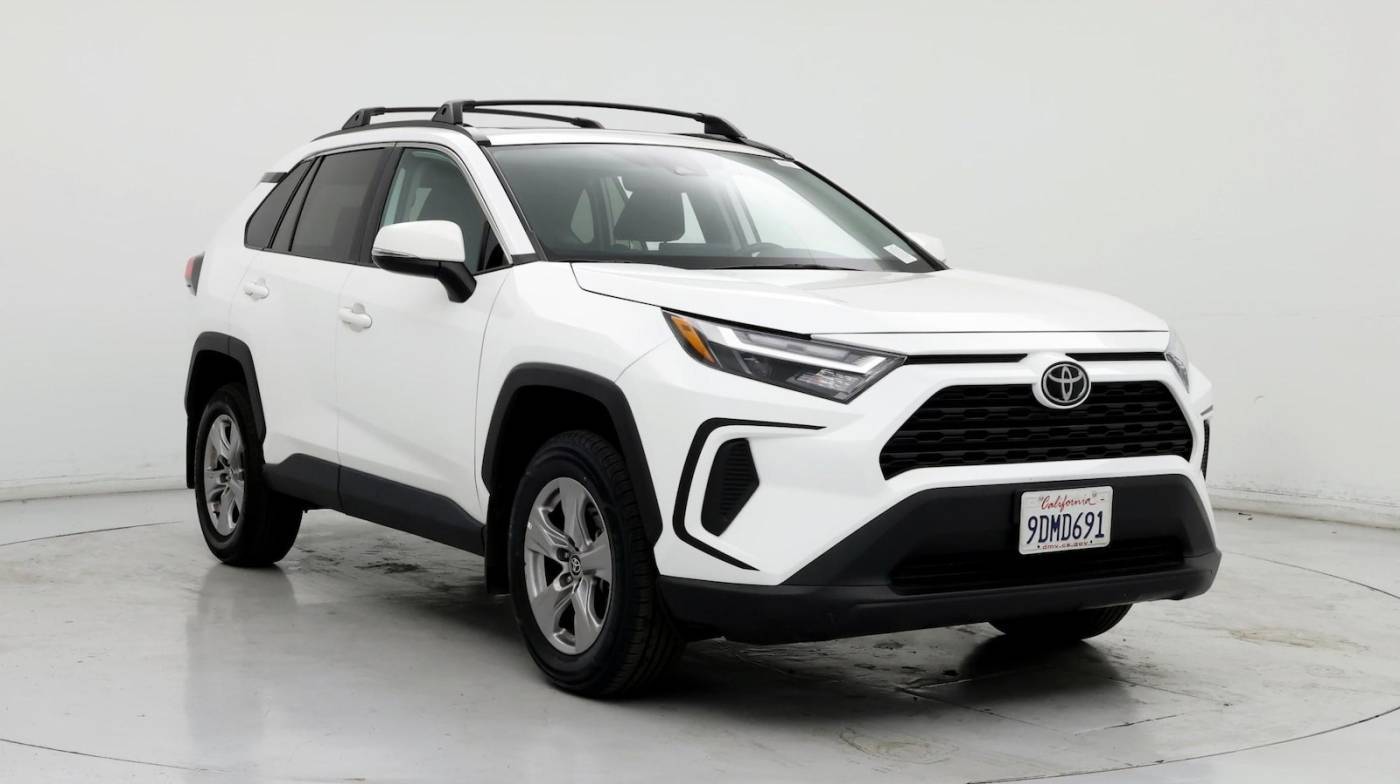 2022 Toyota RAV4 XLE — SUV — 25,711 mi — Canoga Park, CA