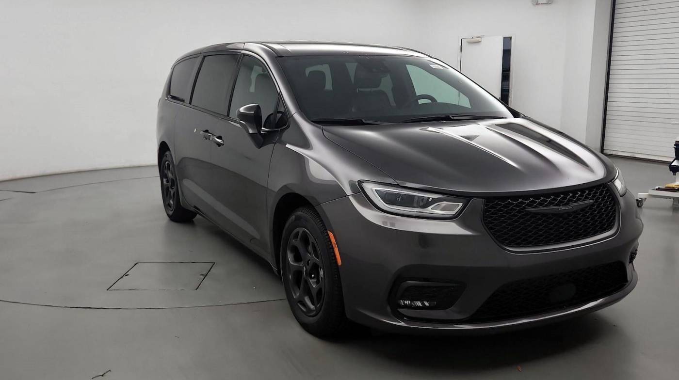 2022 Chrysler Pacifica Hybrid Touring L — Minivan — 48,527 mi — Raleigh, NC