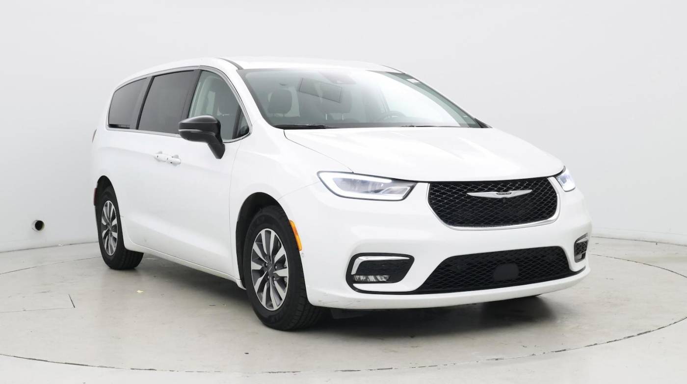 2022 Chrysler Pacifica Hybrid Touring L — Minivan — 59,114 mi — Raleigh, NC