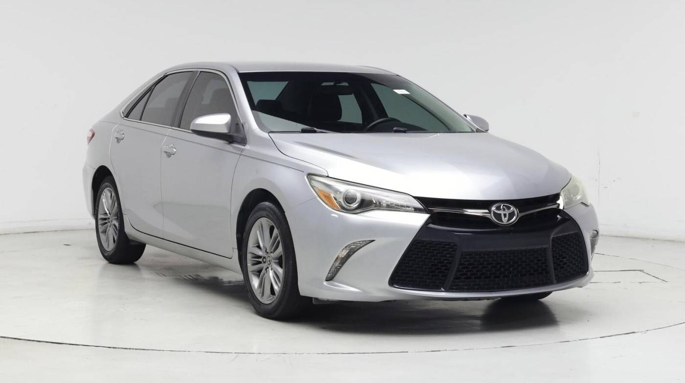 2015 Toyota Camry SE — Sedan — 74,242 mi — Doral, FL