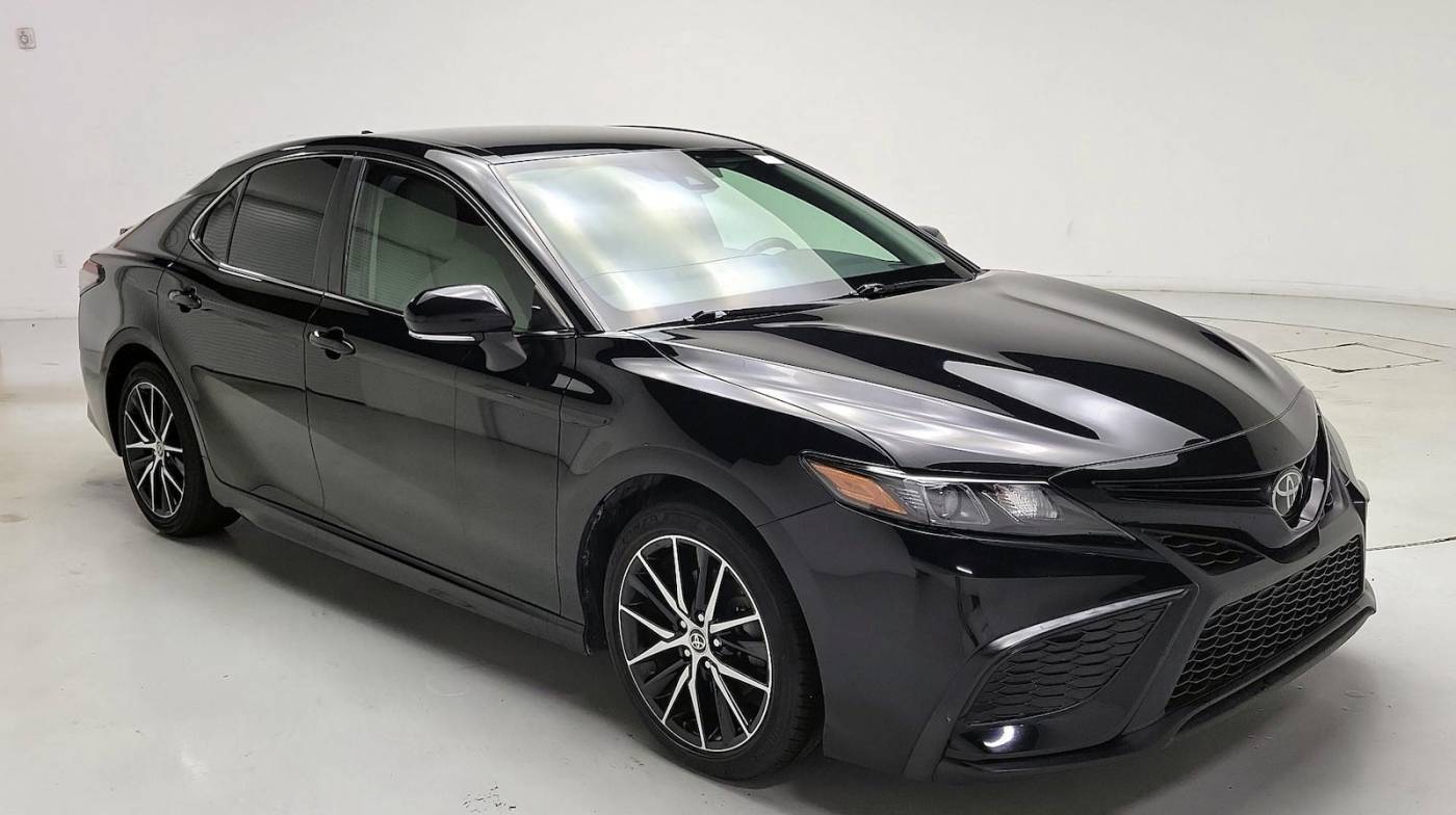 2022 Toyota Camry SE — Sedan — 21,899 mi — Doral, FL