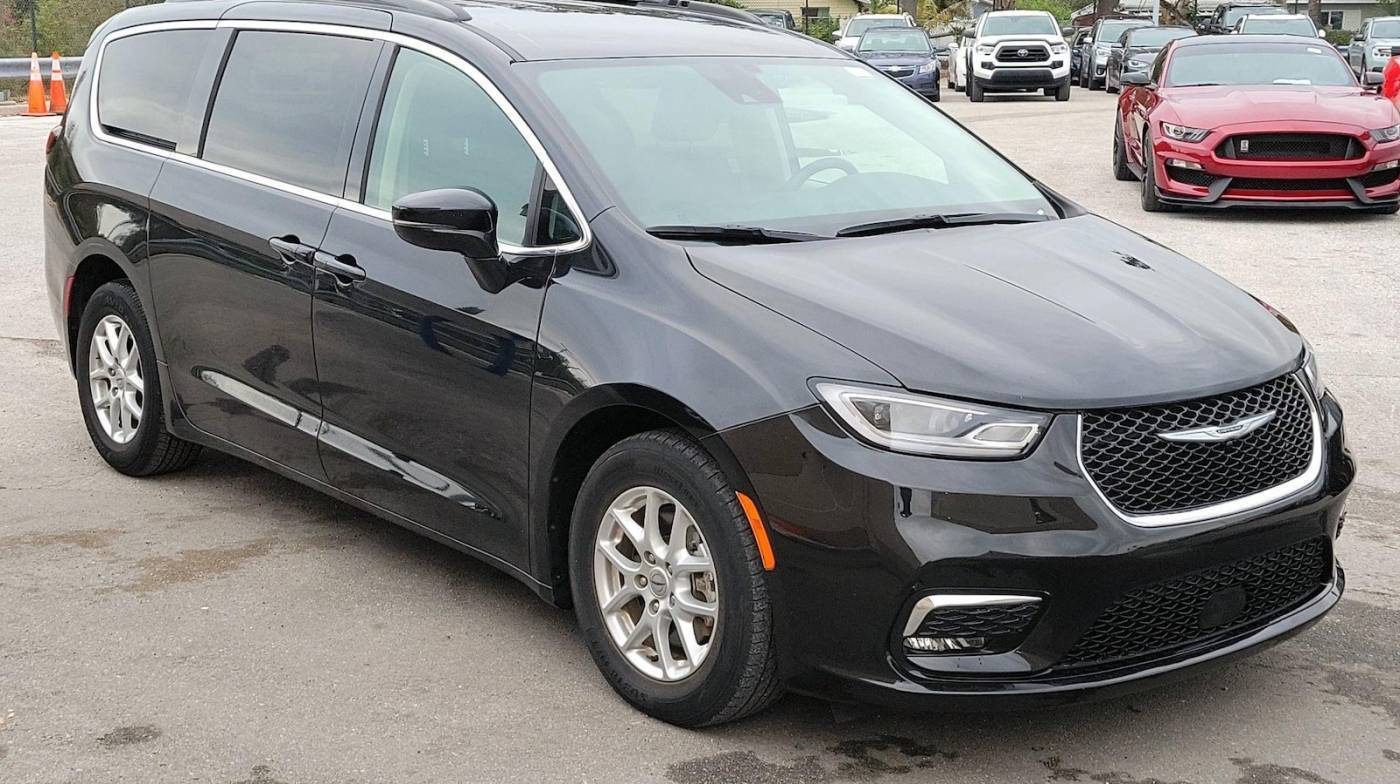 2022 Chrysler Pacifica Touring L — Minivan — 49,695 mi — Doral, FL