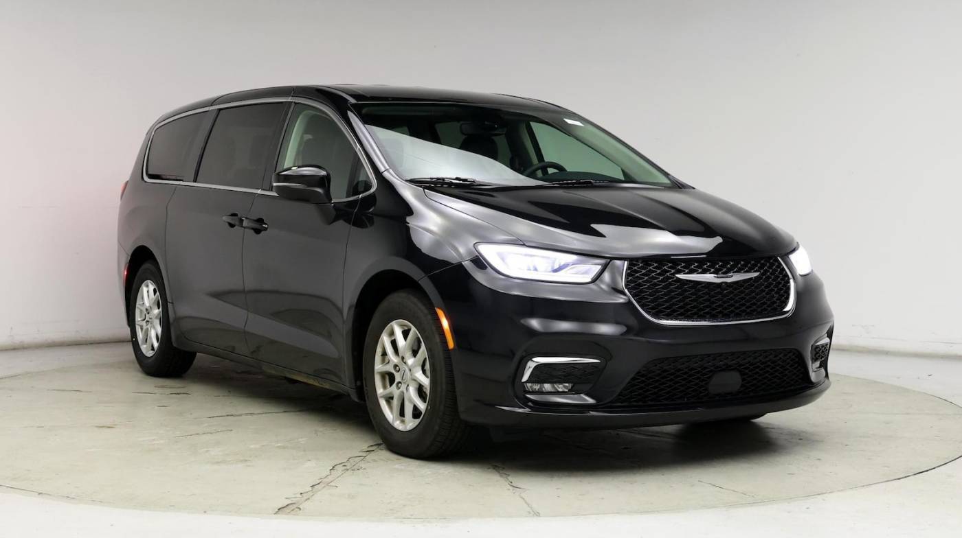 2023 Chrysler Pacifica Touring L — Minivan — 54,372 mi — Charlotte, NC