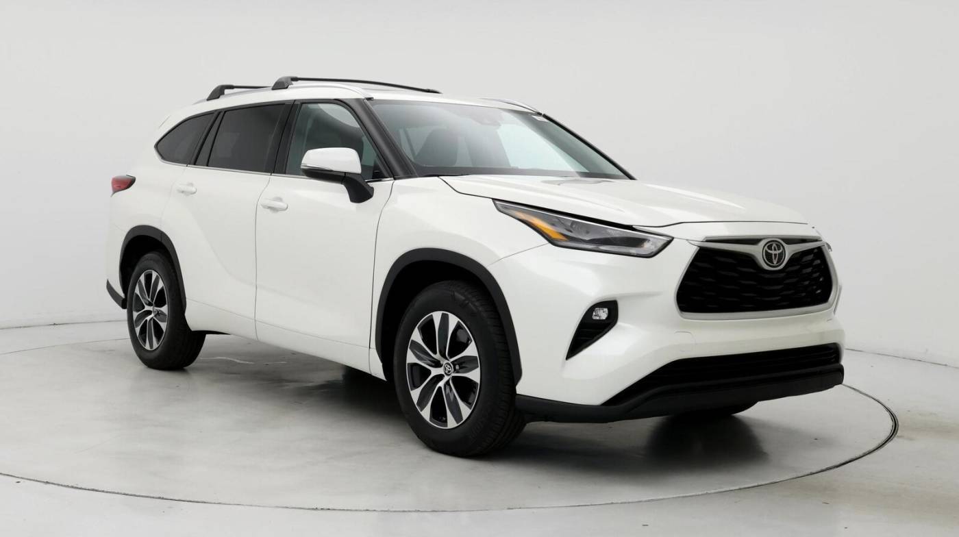 2021 Toyota Highlander XLE — SUV — 15,937 mi — Palm Desert, CA