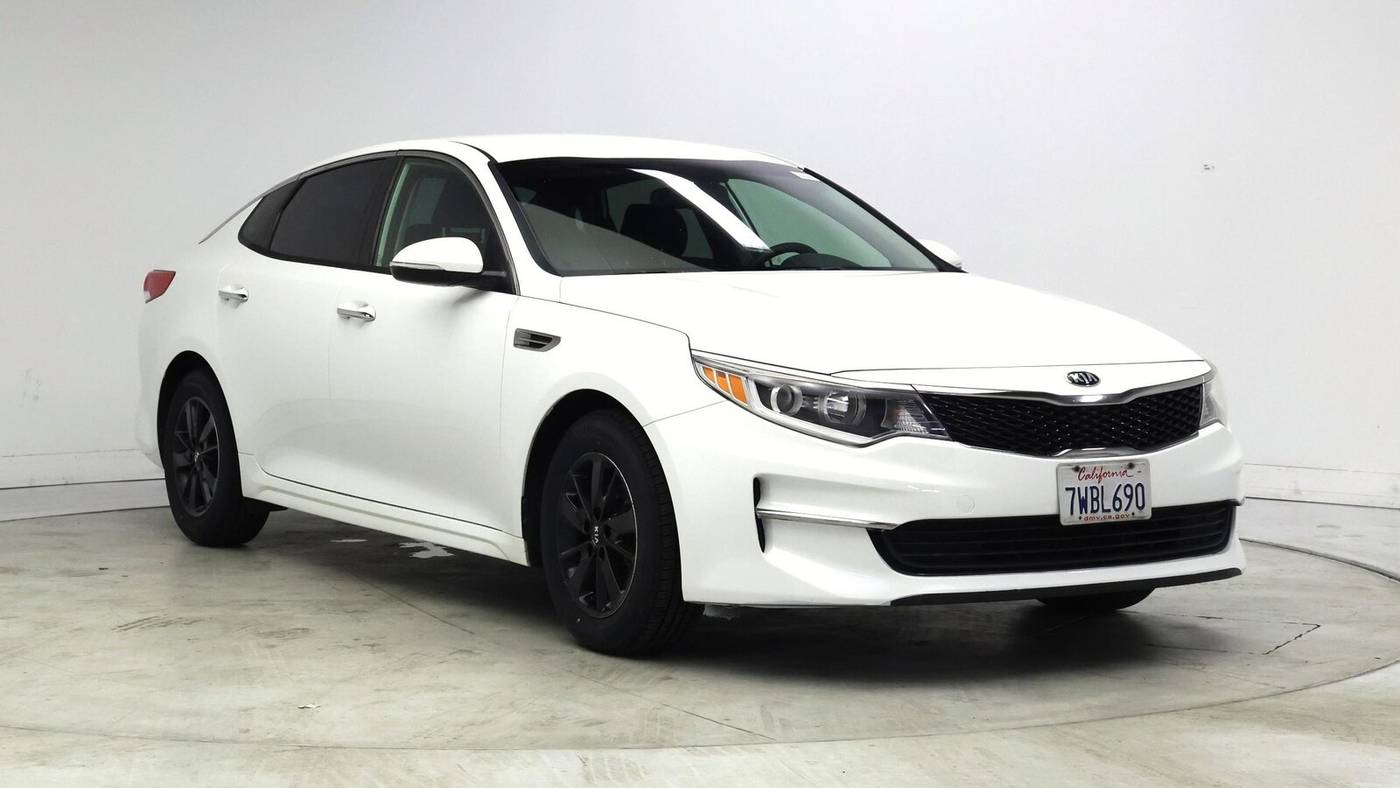 2016 Kia Optima LX — Sedan — 71,852 mi — Palm Desert, CA
