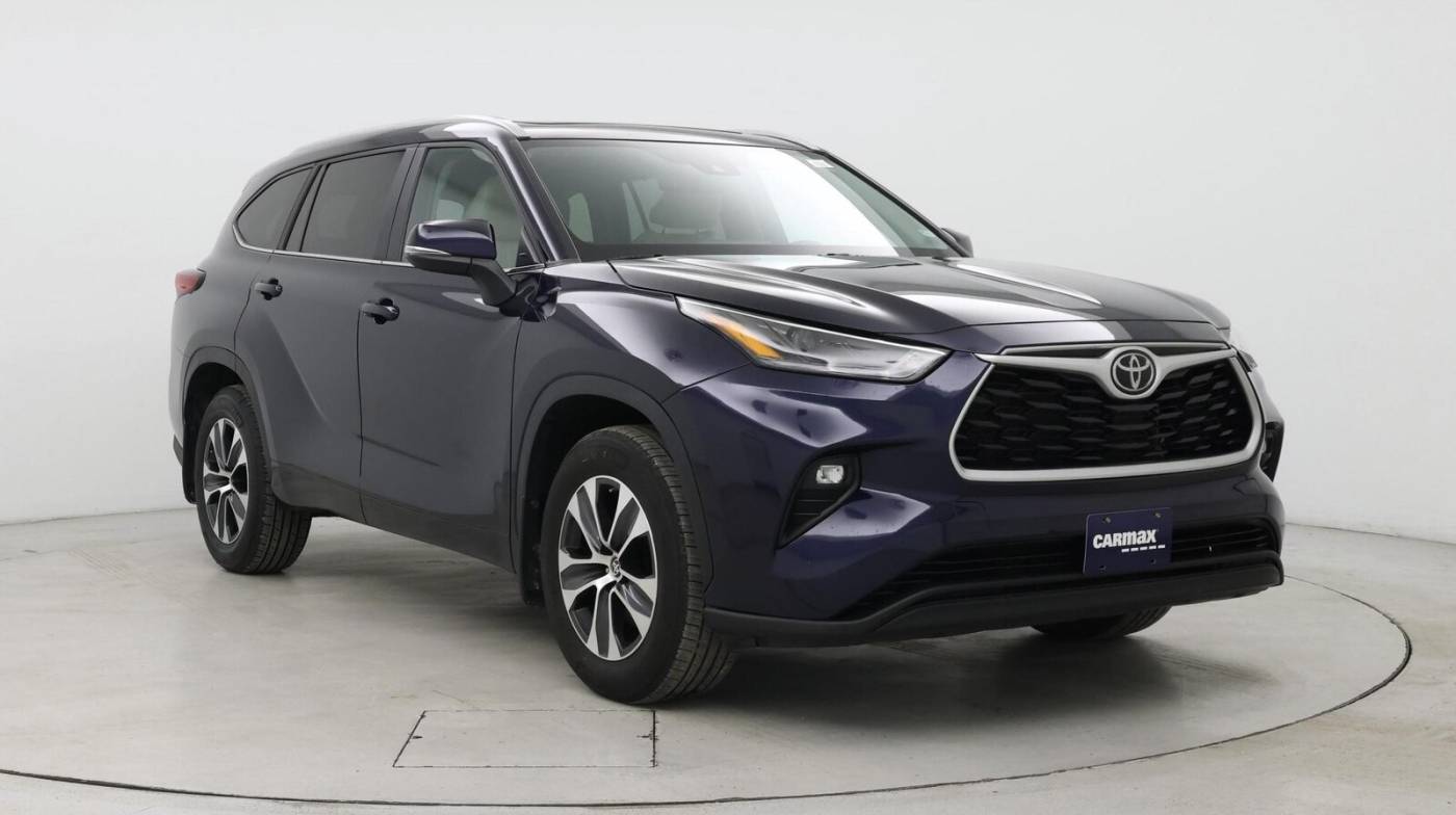 2023 Toyota Highlander XLE — SUV — 43,817 mi — St Peters, MO