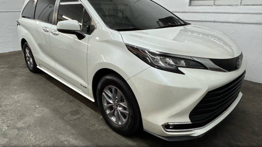 2021 Toyota Sienna XLE — Minivan — 140,642 mi — Largo FL, FL