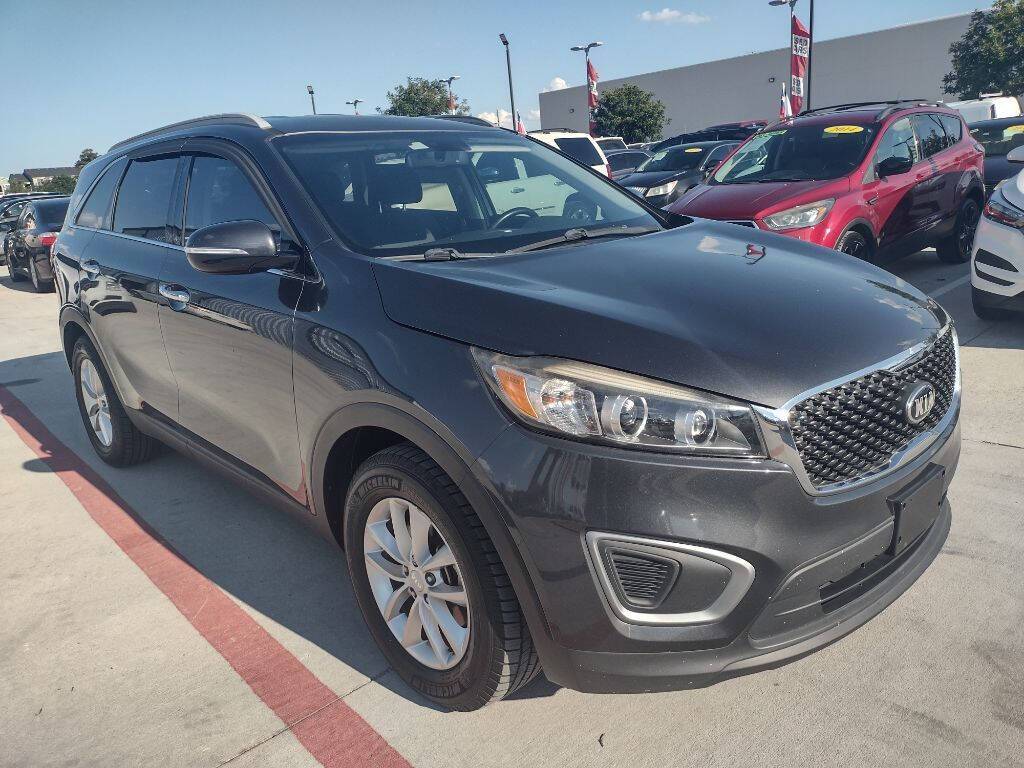 2017 Kia Sorento LX — SUV — 134,685 mi — Houston, TX