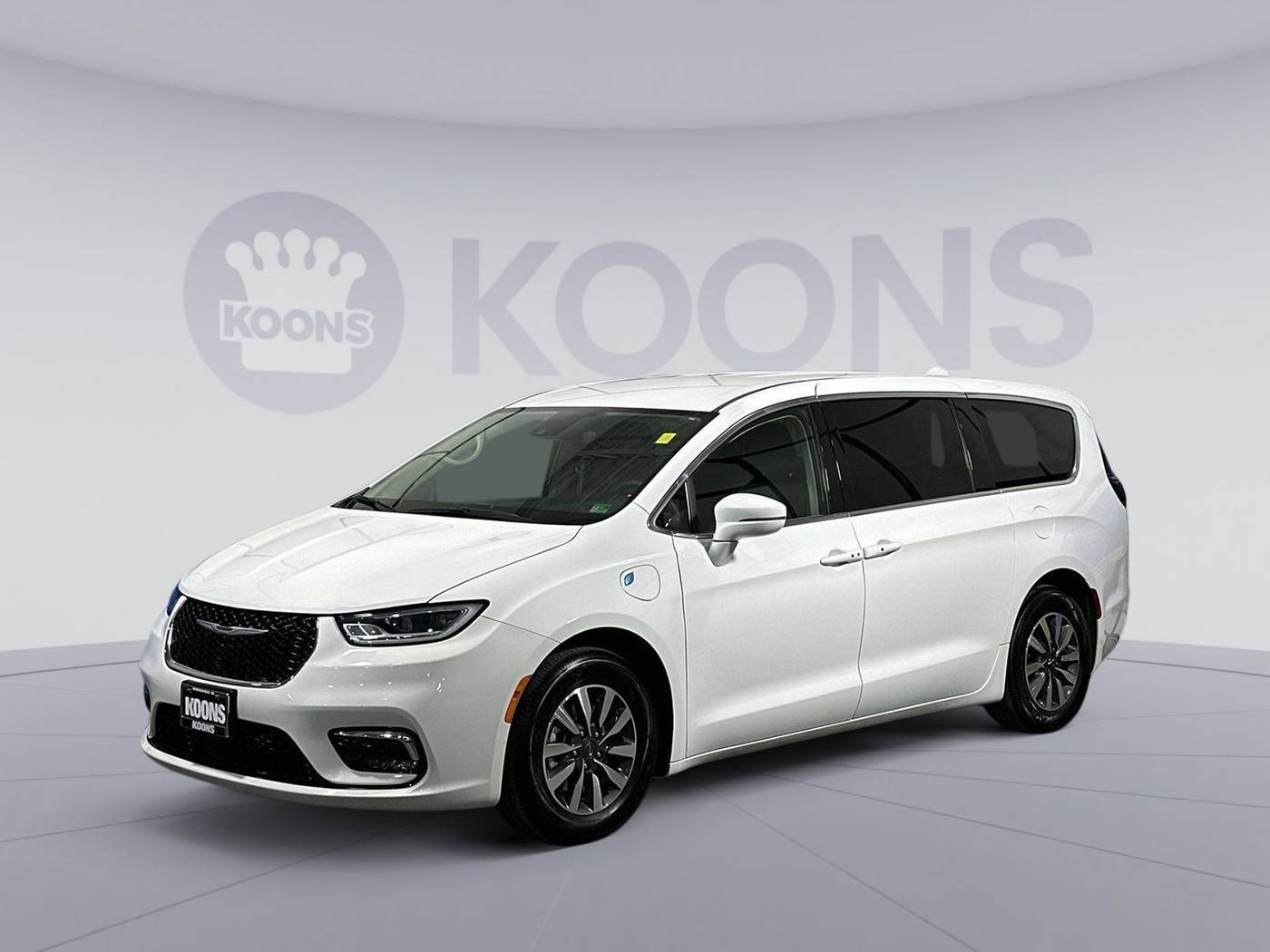 2022 Chrysler Pacifica Hybrid Touring L — Minivan — 30,423 mi — Woodbridge, VA