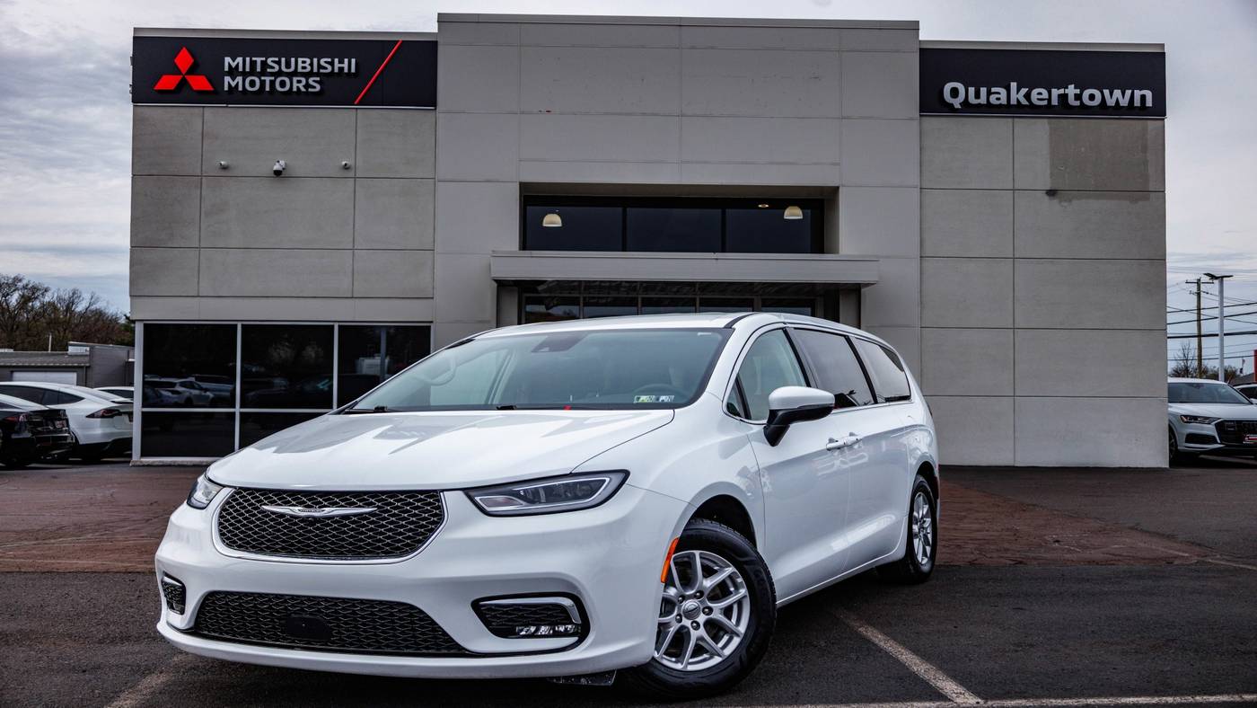 2023 Chrysler Pacifica Touring L — Minivan — 66,287 mi — Quakertown, PA