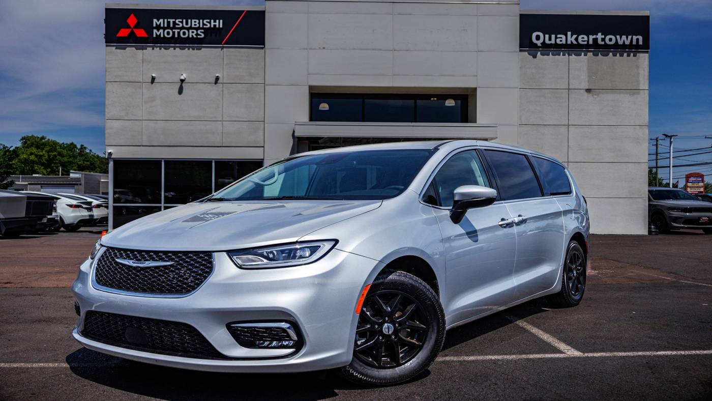 2023 Chrysler Pacifica Touring L — Minivan — 60,612 mi — Quakertown, PA